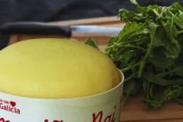Patacas e grelos co Queixo Cremosiño Nai