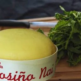 Patacas e grelos co Queixo Cremosiño Nai